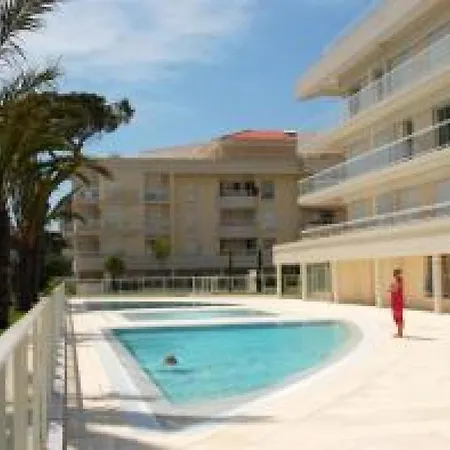 Apartment Stunning 2 Bed On The Seafront Of In A High Class Secure Building With Swimming Pool 463 Cannes