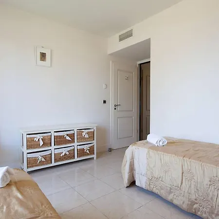 Stunning 2 Bed On The Seafront Of In A High Class Secure Building With Swimming Pool 463 Apartment