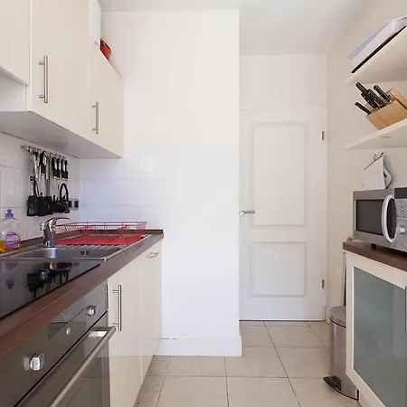 Stunning 2 Bed On The Seafront Of In A High Class Secure Building With Swimming Pool 463 Cannes